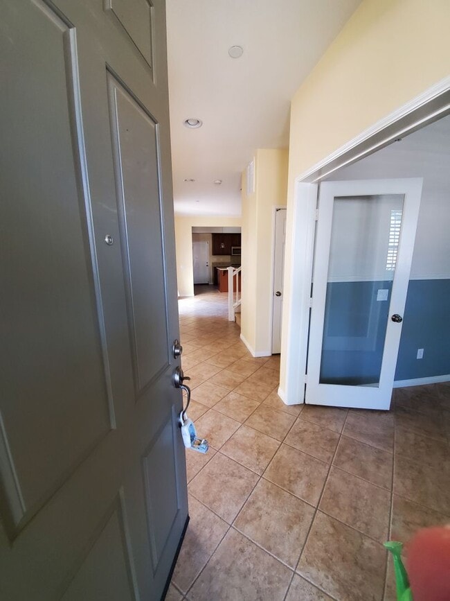 Building Photo - Spacious 4 Bedroom 3 Bath Two Story Riverp...