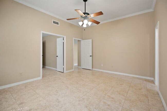 Building Photo - 710 Lochnell Dr