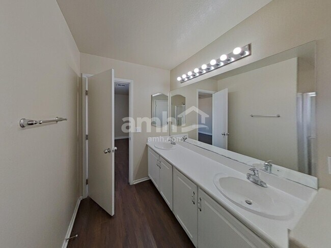 Building Photo - 1752 Quartz Landing Ave