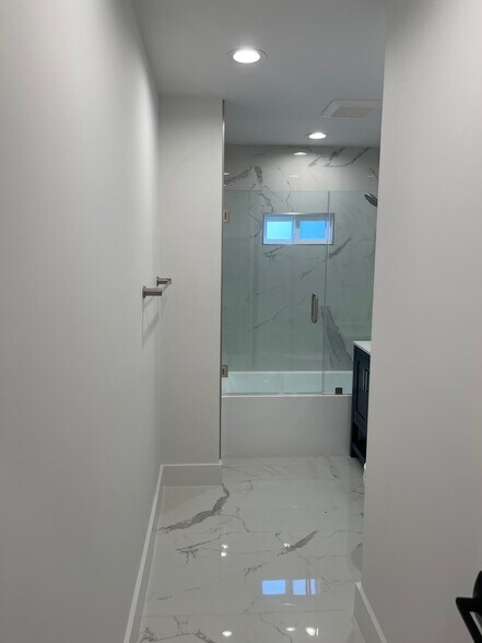 Building Photo - 1536 N Commonwealth Ave