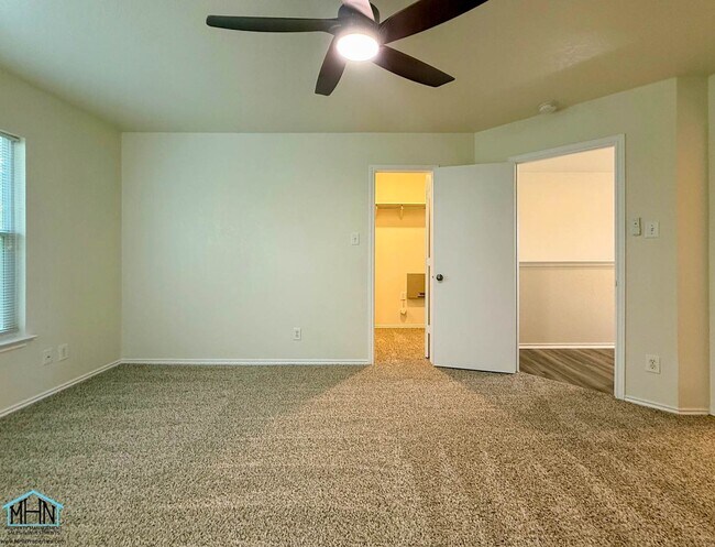 Building Photo - Beautifully Updated 2-Story 3-Bedroom, 2.5-Bathroom Gem Nestled in the Heart of San Antonio!