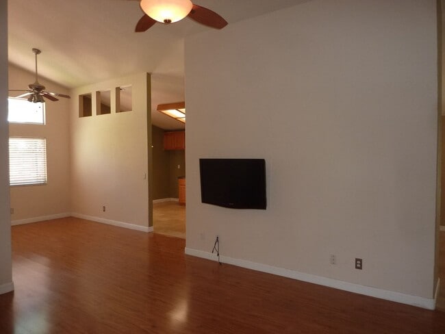 Building Photo - Spacious 4-Bedroom, 2-Bath Single-Story Ho...