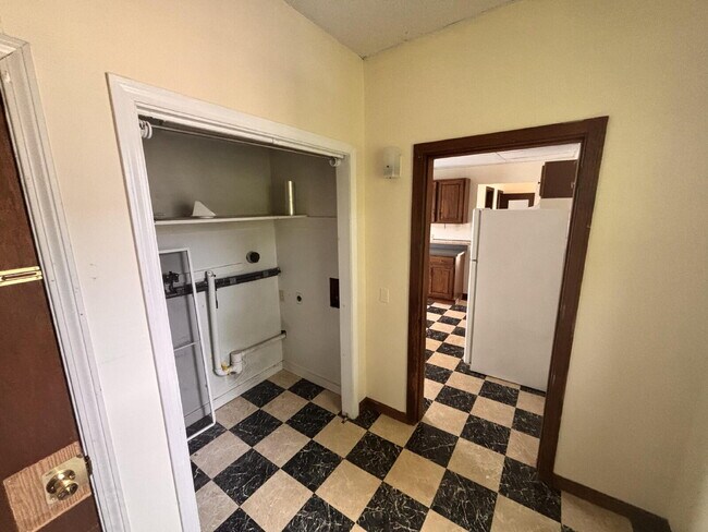 Building Photo - No more commute! Large 2 unit with parking - walk to downtown and BIW.