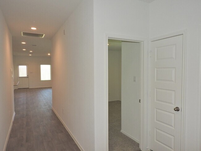 Building Photo - 2226 Laurel Bloom Ln