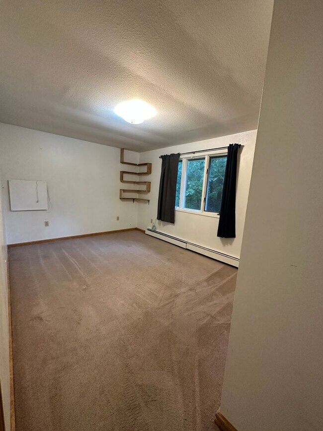 Building Photo - 2164 Island Cir