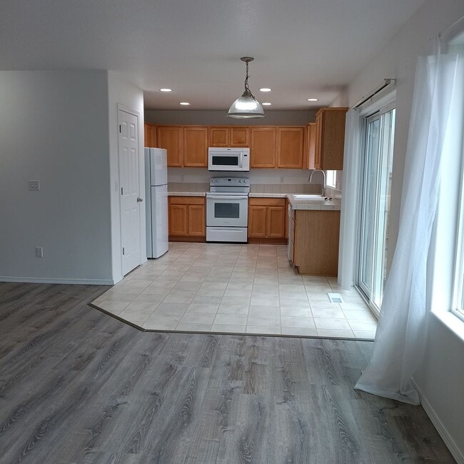 Building Photo - Beautiful Home Available In Bridal Springs Community!