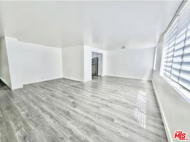 Building Photo - 468 S Roxbury Dr