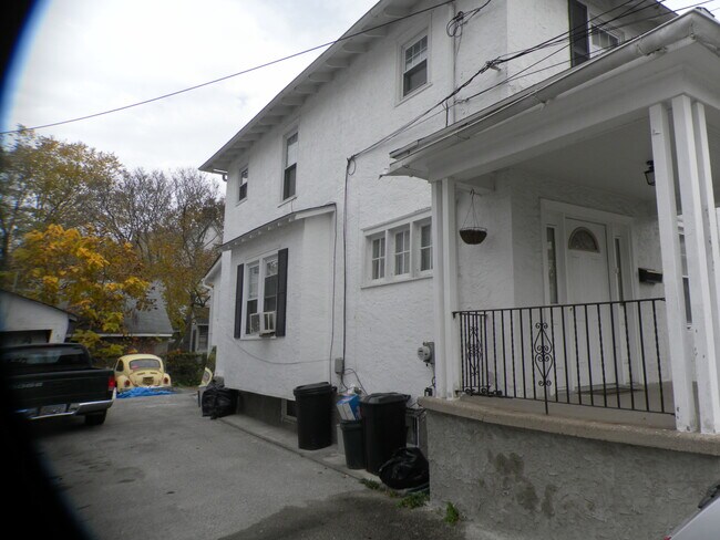 Building Photo - 127 E Providence Rd