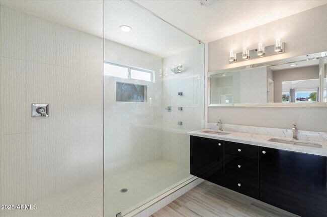 Building Photo - 8835 W Michelle Dr