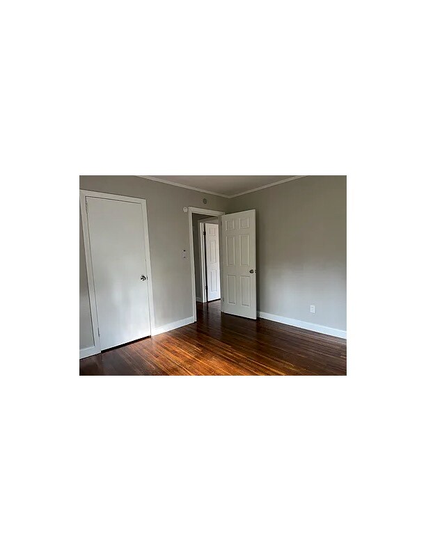 Building Photo - Room in House on West Blvd