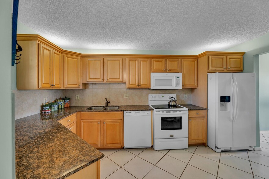 Building Photo - 5650 Camino del Sol