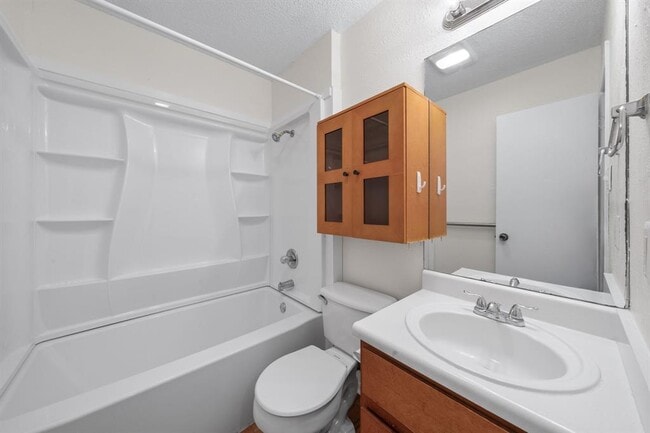 Building Photo - 100 Meteor Dr