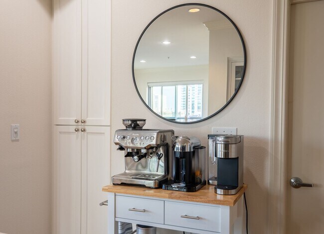 Building Photo - Stunning Corner Condo with City Views in the Heart of Gaslamp