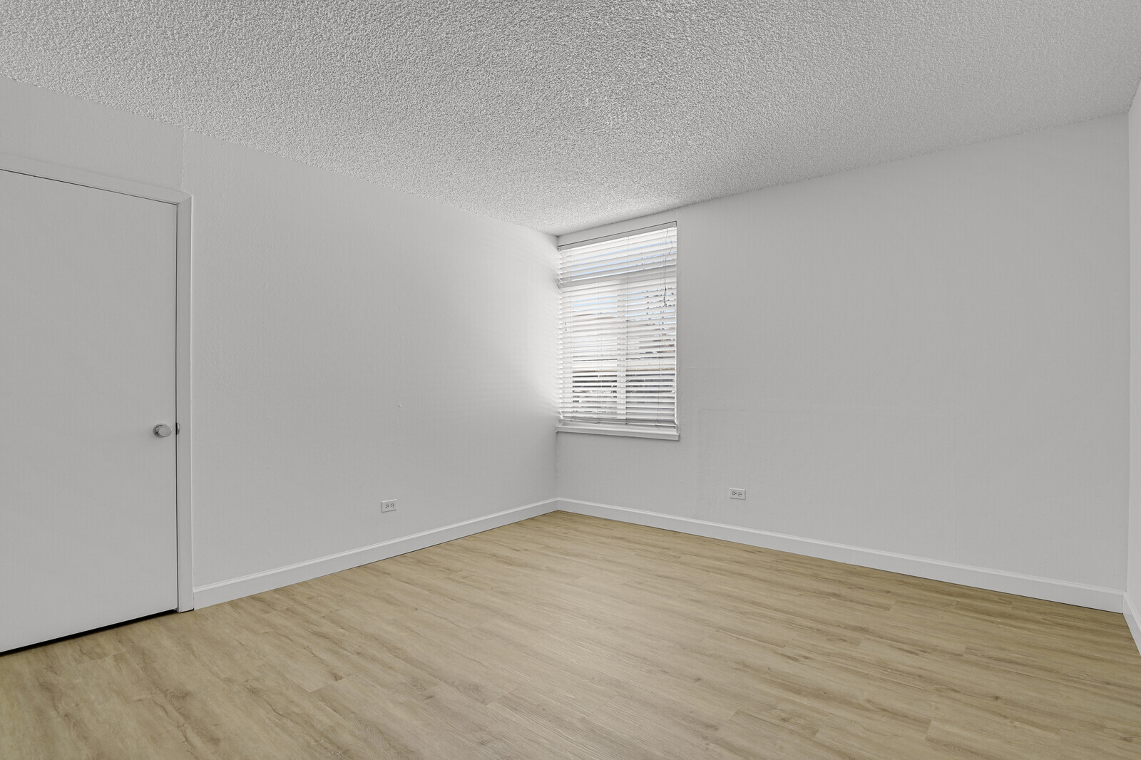 Building Photo - 3369 S Monaco Pky