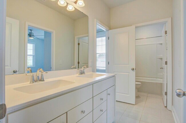 Building Photo - 612 Heartwood Ln