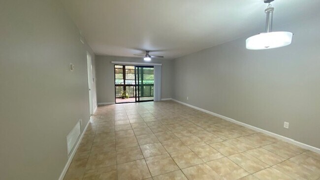 Building Photo - Beautiful Condo Fully Remodeled!! Close to Beaches! West of the Trail!!