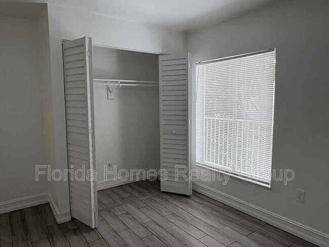 Building Photo - 1830 Maravilla Ave