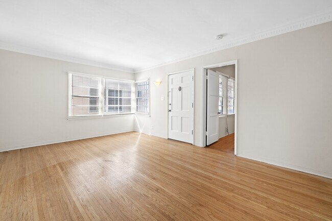 Building Photo - 458 N Gardner St