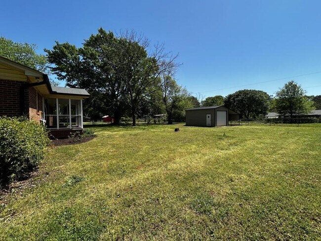 Building Photo - 418 Bishops Branch Rd