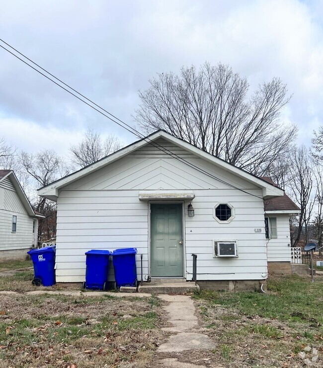 Building Photo - Newly Renovated Duplex