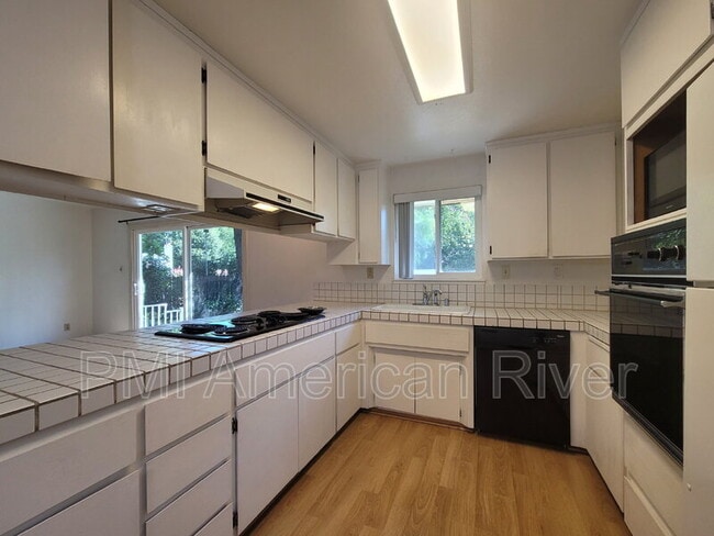 Building Photo - 977 Briarcrest Way