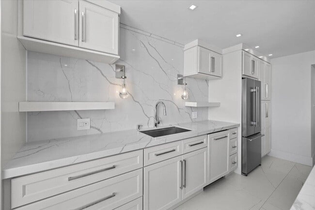 Building Photo - 4300 N Ocean Blvd