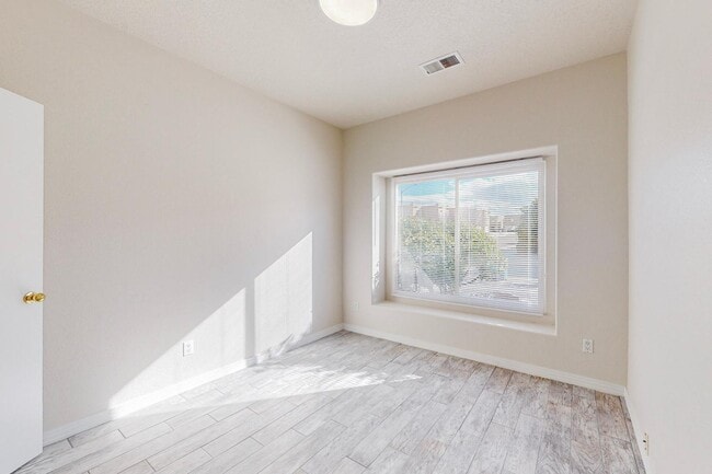 Building Photo - 5419 Saturnia Rd NW