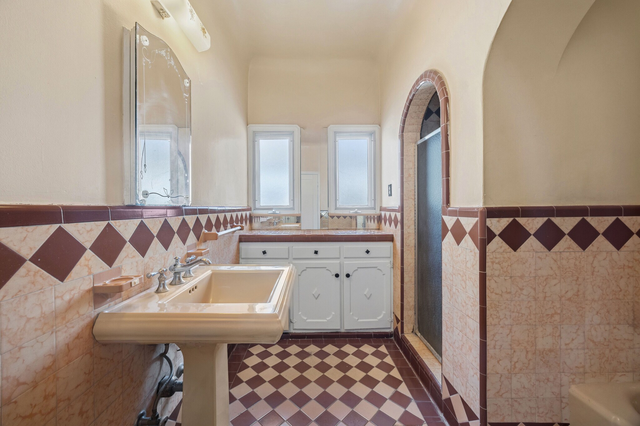 Building Photo - 166 N Arnaz Dr