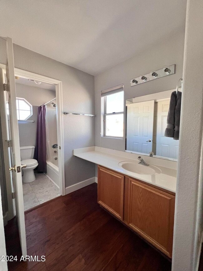 Building Photo - 4446 E Graythorn St