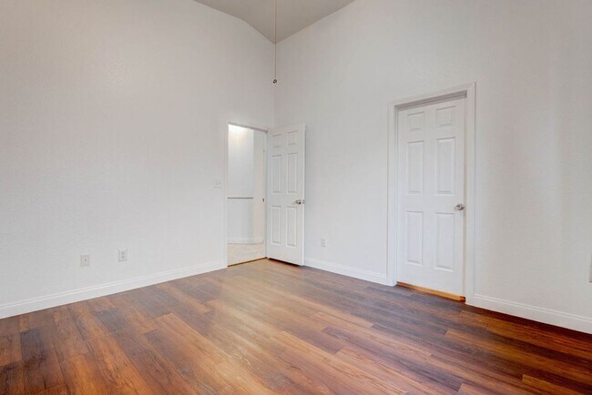 Building Photo - 2205 Riderwood Ave