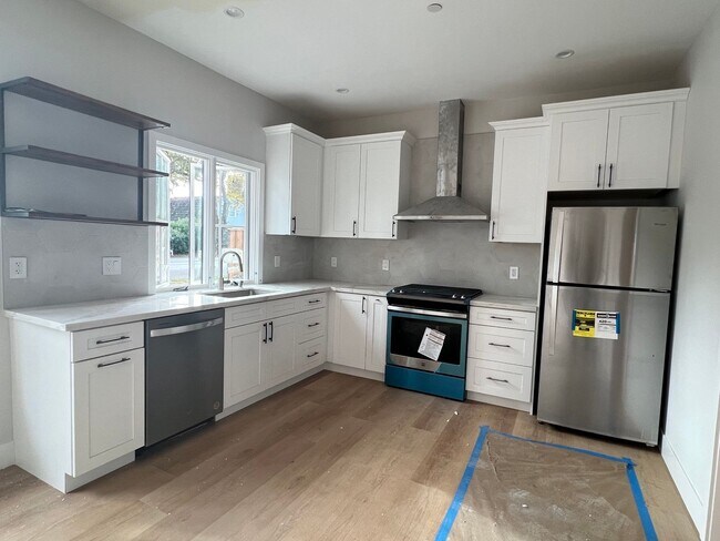 Building Photo - Stunning new build, top of the line everything, walk to town location, close to schools! INCLUDES...