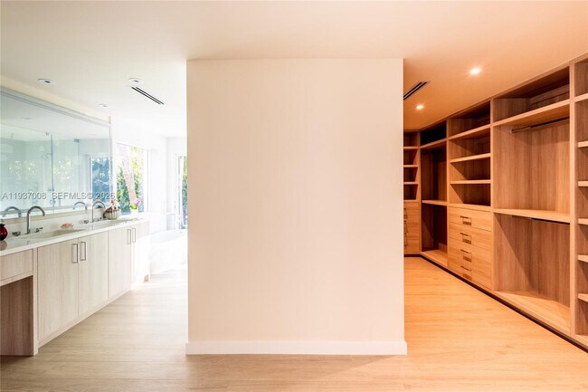 Building Photo - 4520 Sabal Palm Rd