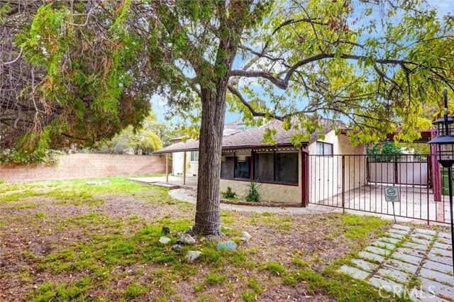 Building Photo - 5863 Alonzo Ave