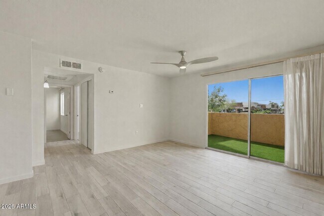 Building Photo - 8055 E Thomas Rd