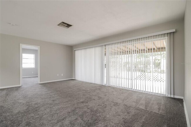 Building Photo - 1927 English Dr