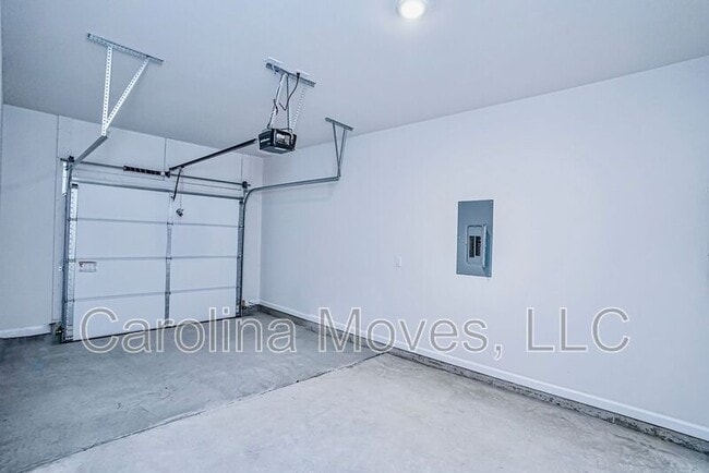 Building Photo - 4 Apricot Ln