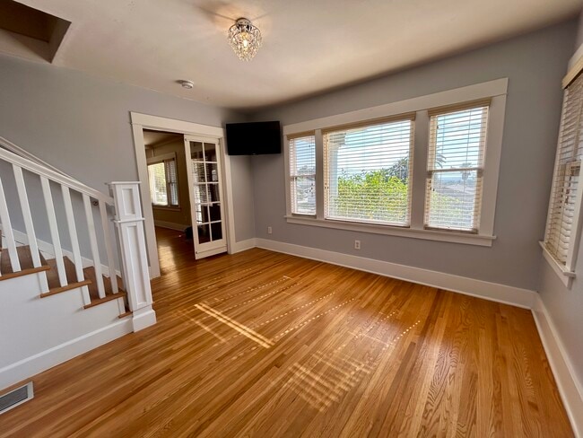 Building Photo - 13733 Franklin St