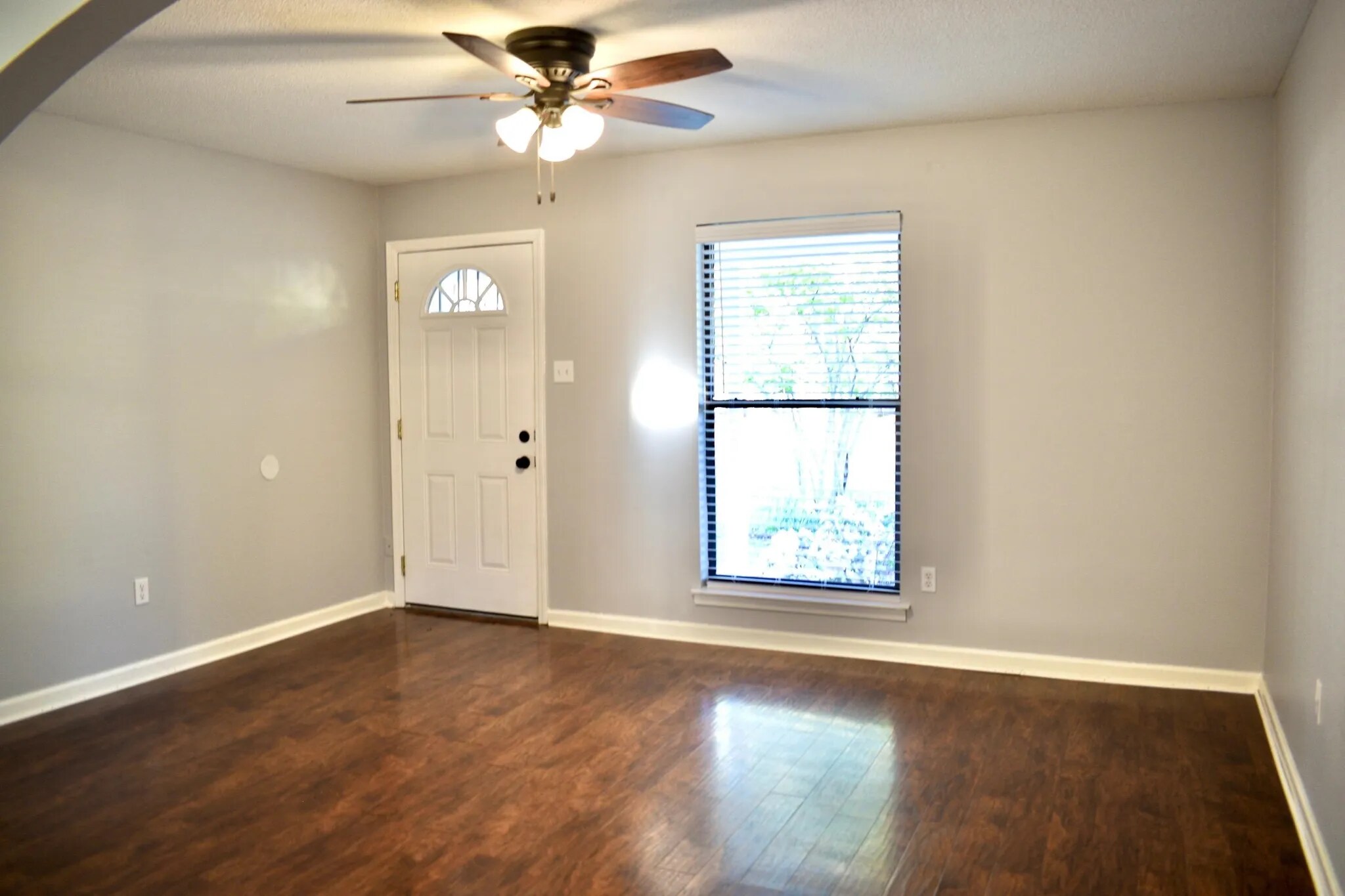 Building Photo - 925 Greenview Rd