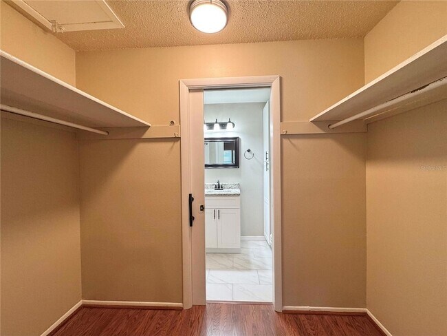 Building Photo - 1550 11th St NE