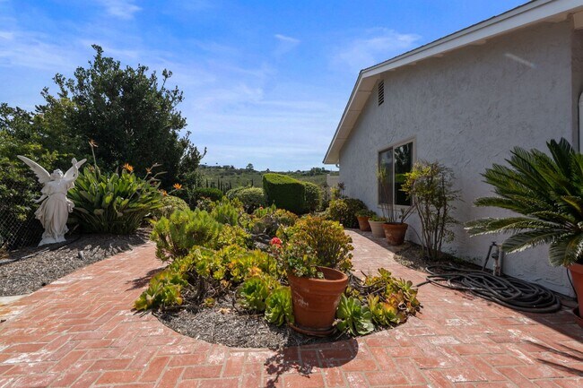 Building Photo - 6415 Lochmoor Dr