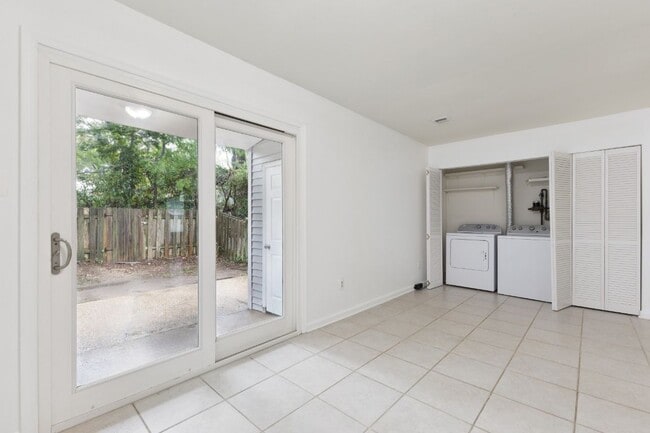 Building Photo - 9520 Mooregate Ct
