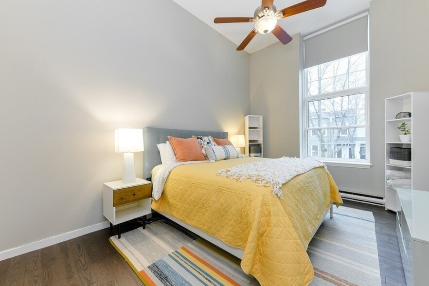 Building Photo - 743 E 4th St