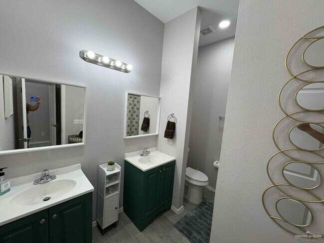 Building Photo - 10 Cassandra St