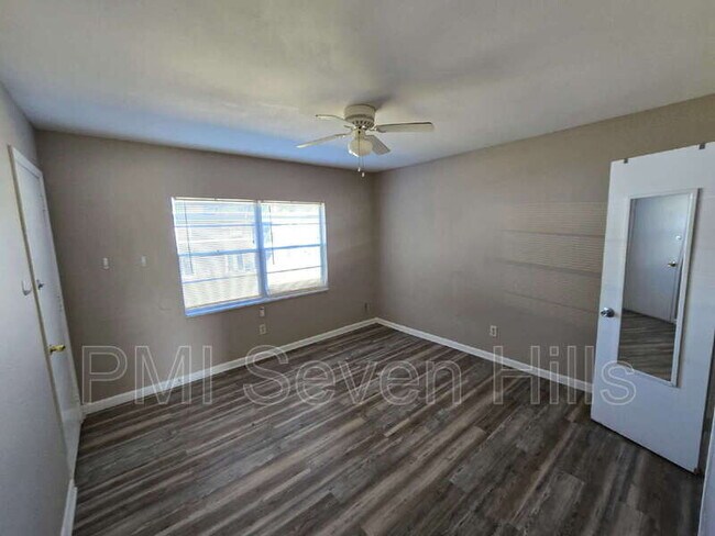 Building Photo - 2325 W Pensacola St