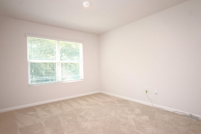 Building Photo - Spacious 5-Bedroom Home Near NAS with Move...