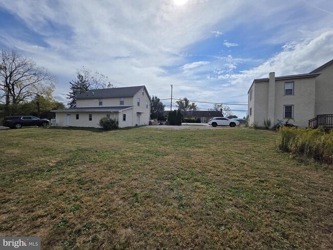 Building Photo - 203 E Cedarville Rd