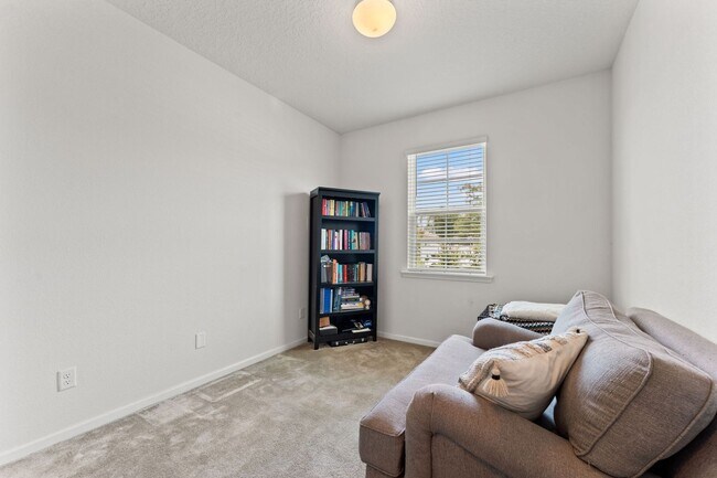 Building Photo - Serenity in Green Cove Springs!