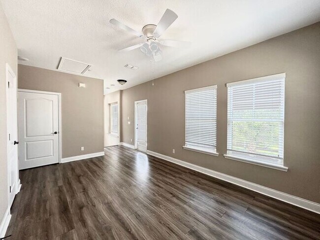 Building Photo - Stunning 3/2.5 Stylish Home with a Detache...