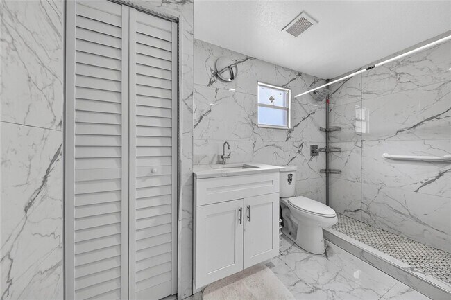 Building Photo - 19621 NW 11th Ct