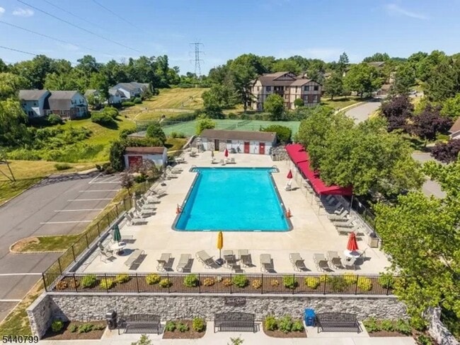 Building Photo - 1 Bed 1 Bath Available in Chatham